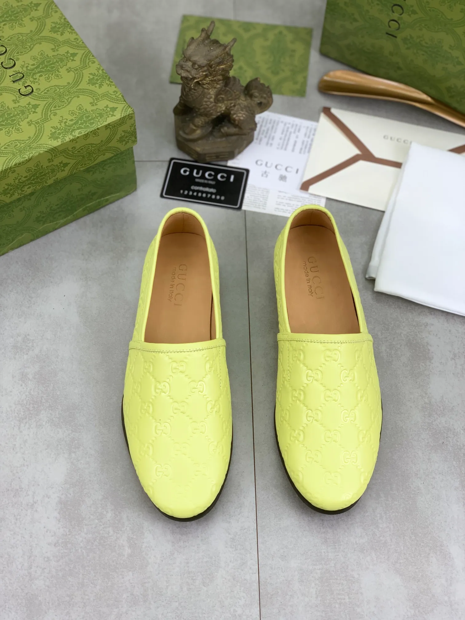 Men's Men's Shoes 💰P500💰【New Style】Water-dyed Niuli Gucci's most popular selection of lazy slip-on leather shoes (Gucci) official website latest Gucci lazy leather shoes, hot style 💥 simple and elegant style, exclusive for trendy men. Unique official website latest brand original double G embossing Elements 👑 Original Gucci decoration, fashionable and elegant, fabric original calfskin ✅ fully imported first-layer cowhide lining, official website designated wear-resistant, rubber business outsole, classic model taken at the counter in real life 🎬38-44 Various colors available